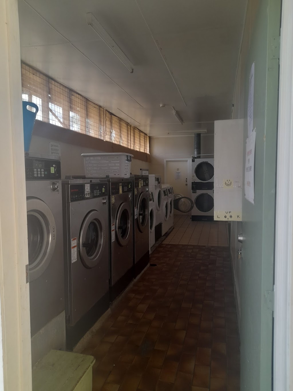 Tara Laundromat | 11 Fry St, Tara QLD 4421, Australia | Phone: 0434 237 749