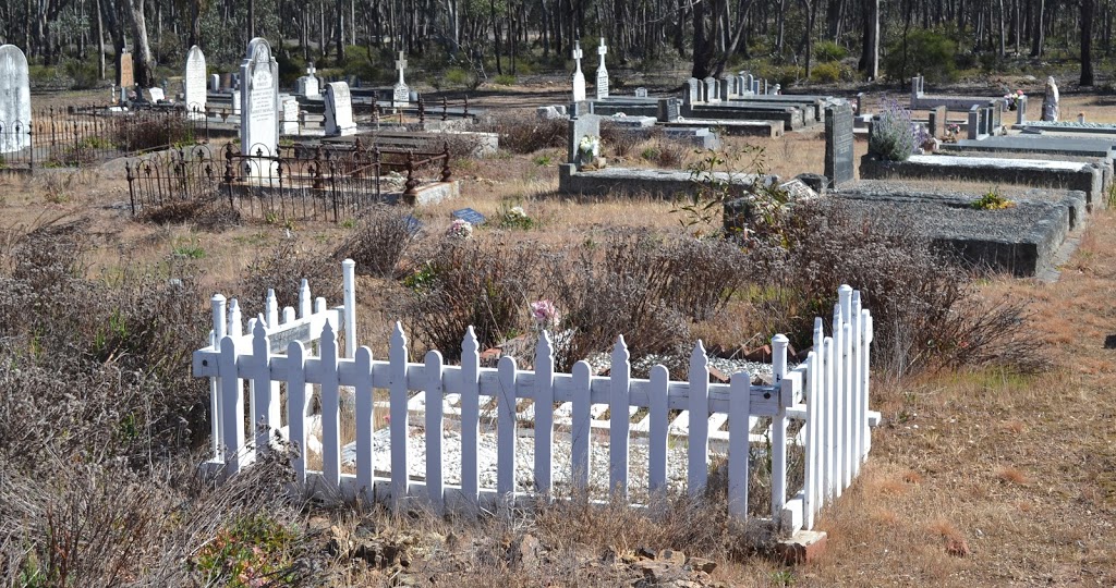 Tarnagulla Cemetery | cemetery | Link Track, Llanelly VIC 3551, Australia
