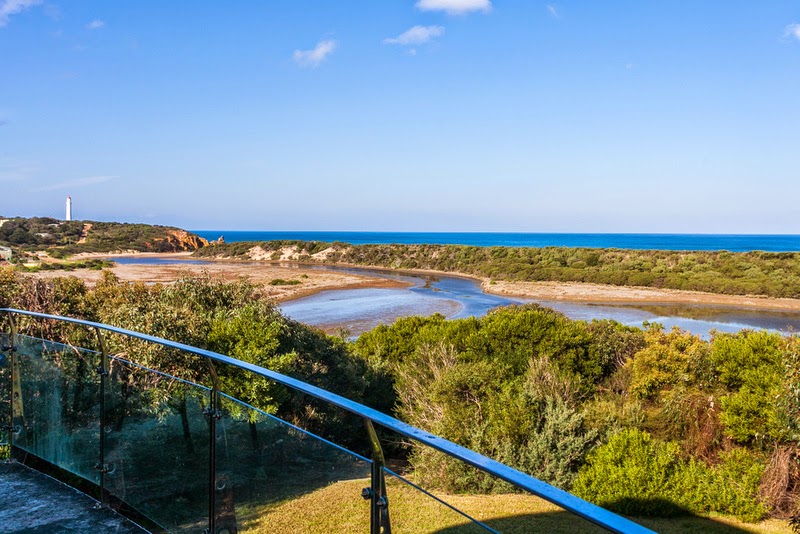 Great Ocean Road Real Estate Aireys Inlet | real estate agency | 28-30 Great Ocean Rd, Airey Inlet VIC 3231, Australia | 0352200200 OR +61 3 5220 0200
