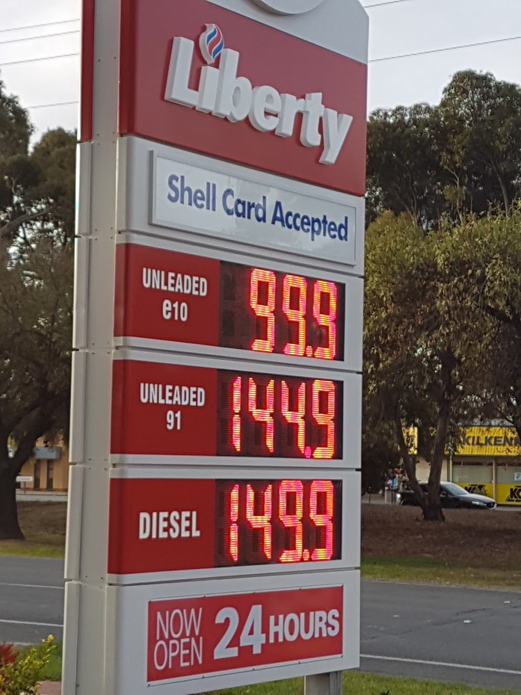 Liberty Beverley | gas station | 778 Port Rd, Woodville South SA 5011, Australia | 0882448698 OR +61 8 8244 8698