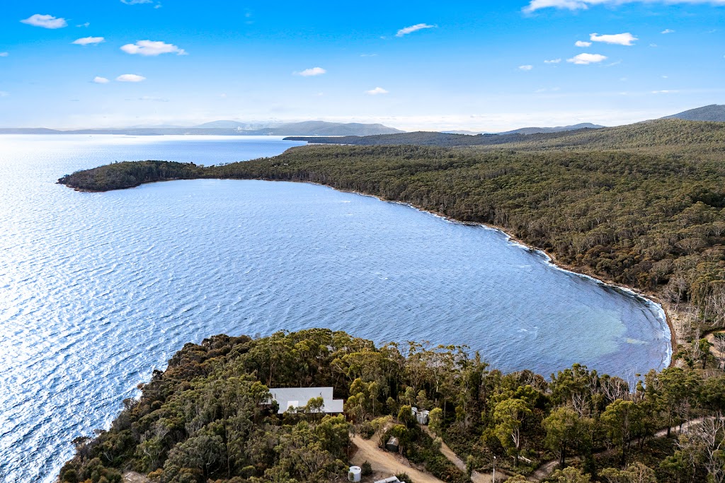Bruny Bay House | 670a Lighthouse Rd, South Bruny TAS 7150, Australia | Phone: 0473 060 620