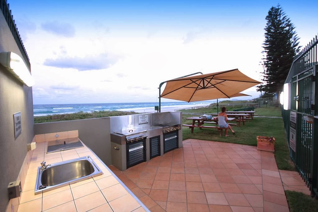 The Breakers Absolute Beachfront Apartments | lodging | 60 Old Burleigh Rd, Surfers Paradise QLD 4217, Australia | 0755385311 OR +61 7 5538 5311