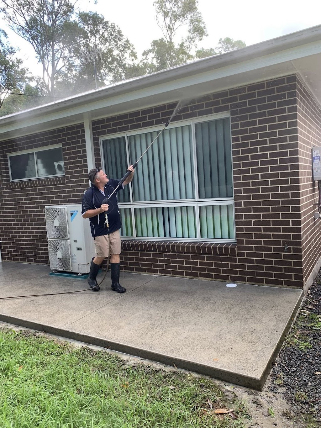 MLR Pressure Cleaning and Property Maintenance | Barn Owl Ave, Wadalba NSW 2259, Australia | Phone: 0409 869 353