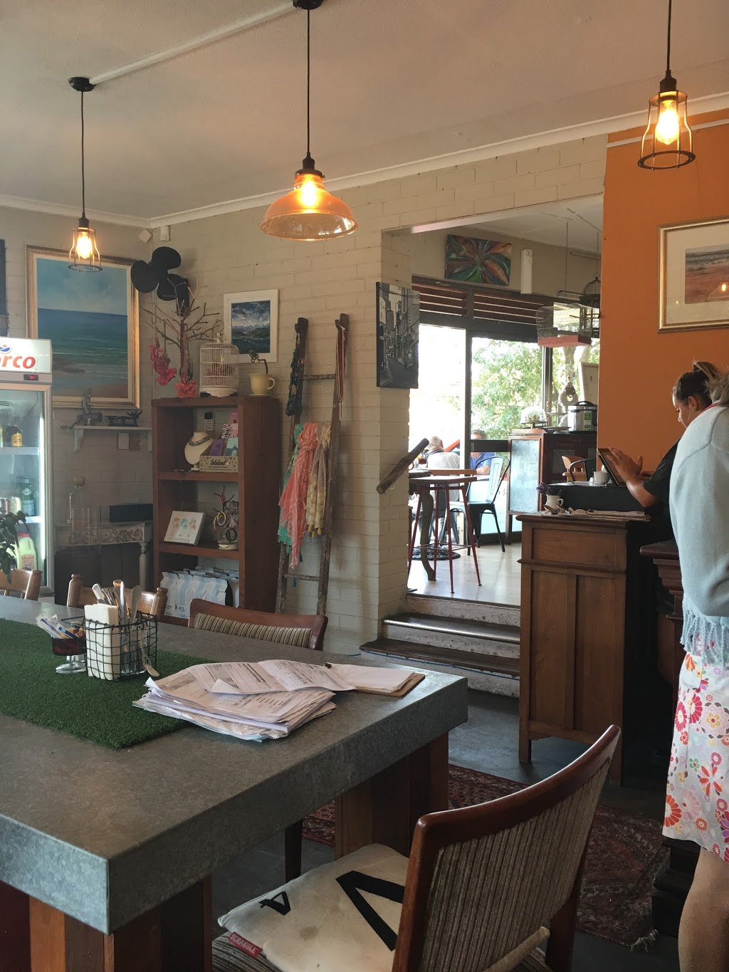 Two Birds Gallery Cafe | cafe | 104 Pacific St, Toowoon Bay NSW 2261, Australia | 0243336742 OR +61 2 4333 6742