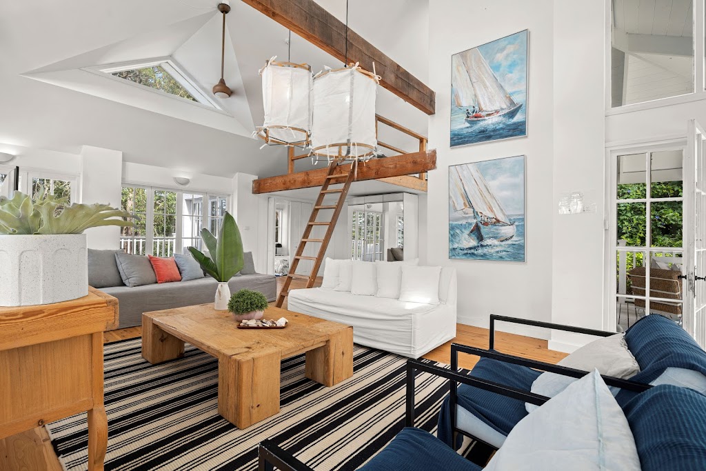 Hampton House At The Beach | 10-12 Bay St, Patonga NSW 2256, Australia | Phone: 0418 163 271