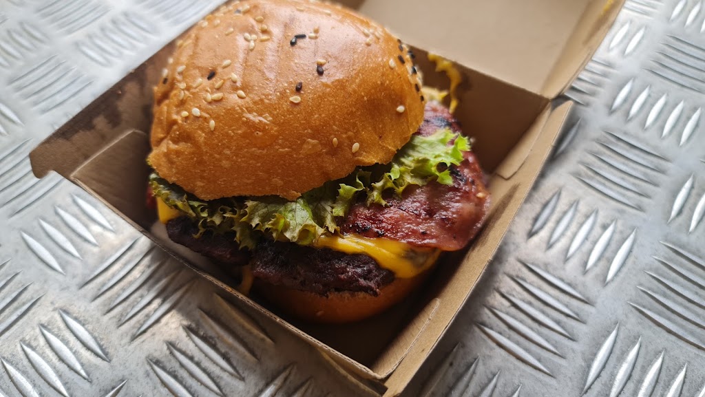 Chubby Buns Burgers Campbelltown | 100 Campbelltown Rd, Minto NSW 2566, Australia | Phone: 0426 696 228