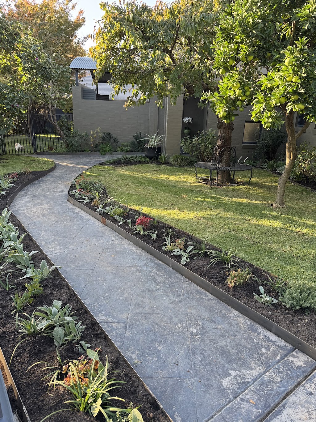 DGM Landscaping | 427 Beechworth-Wangaratta Rd, Beechworth VIC 3747, Australia | Phone: 0431 687 362