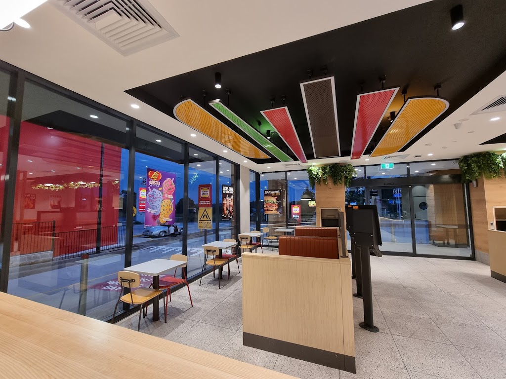 Hungry Jacks Burgers Bomaderry | restaurant | Lot 3/271 Princes Hwy, Bomaderry NSW 2541, Australia | 0244092912 OR +61 2 4409 2912