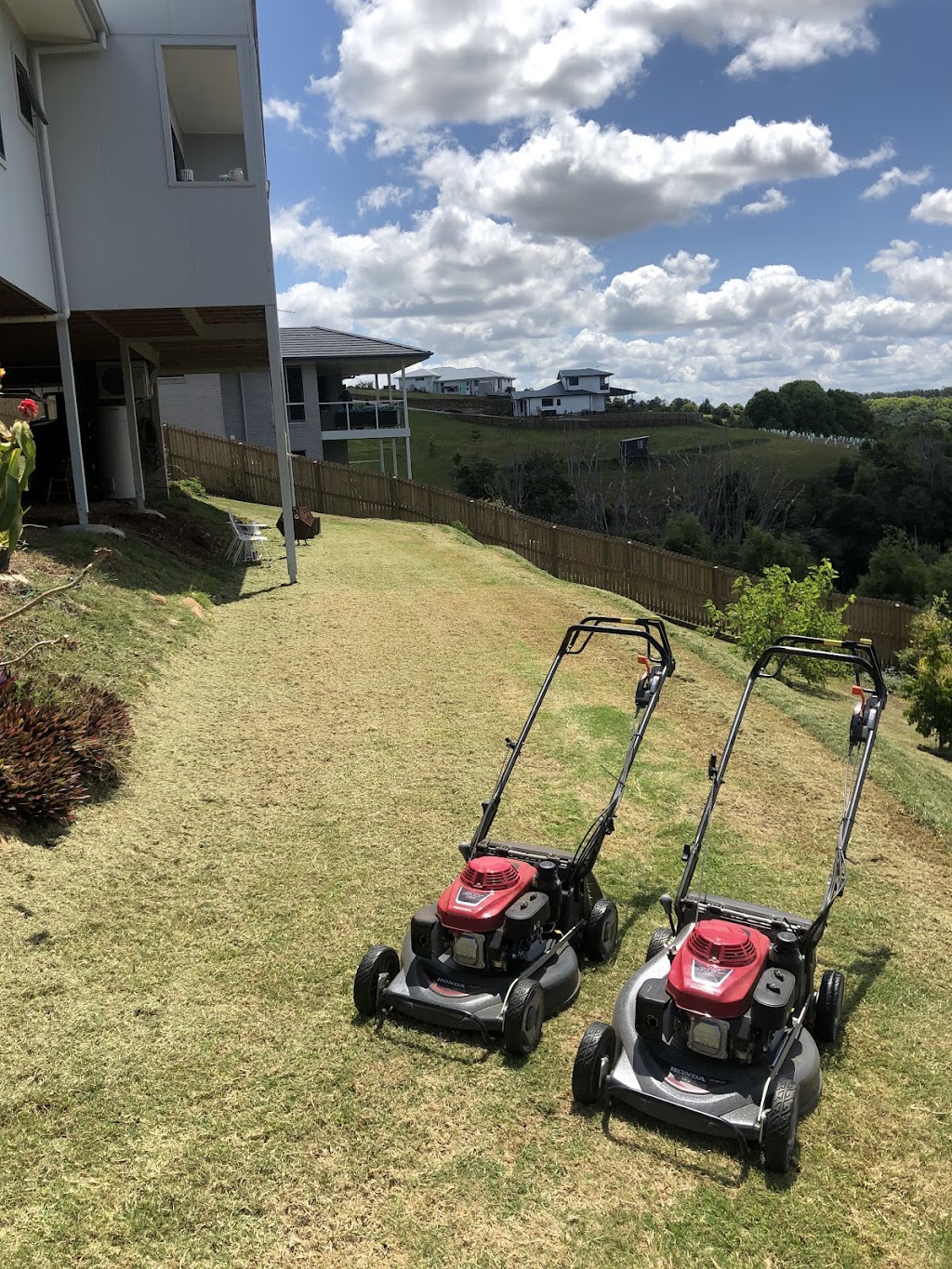 LAWN LOVE MOWING & YARD CARE |  | 33 Coogera Cct, Suffolk Park NSW 2481, Australia | 0431859356 OR +61 431 859 356
