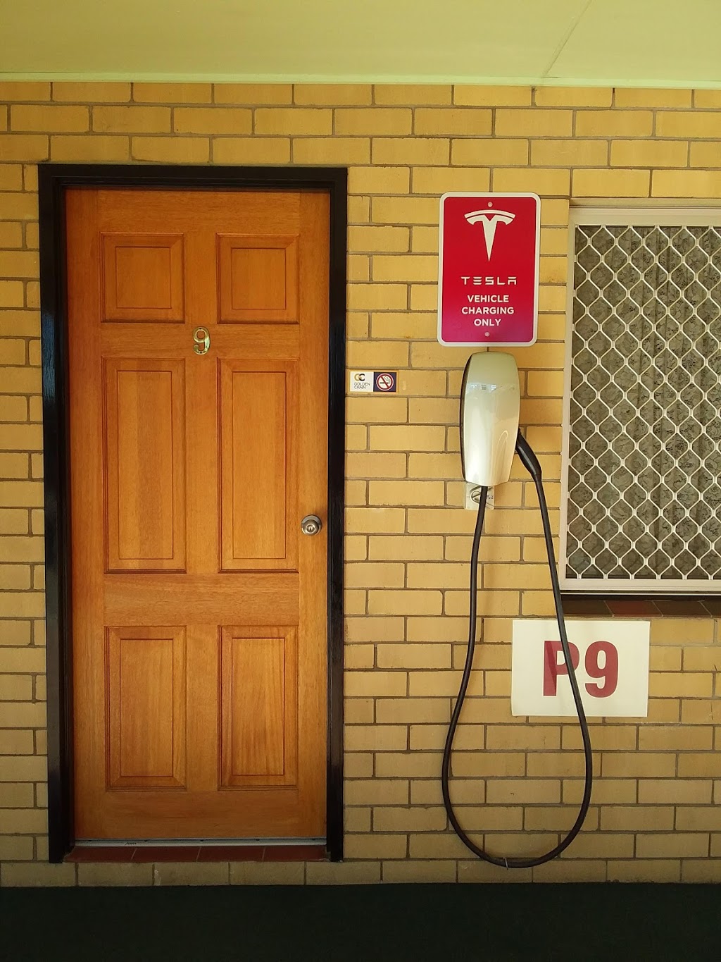 Tesla Destination Charger | 120 Rouse St, Tenterfield NSW 2372, Australia | Phone: (02) 6736 2333