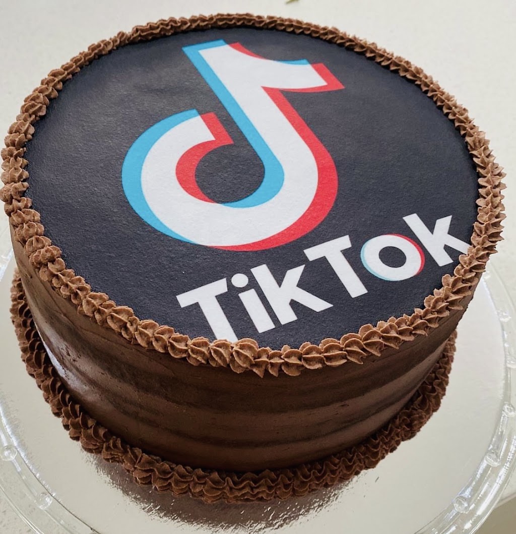 Cake by Nork | 65 Pleasant Cct, Gledswood Hills NSW 2557, Australia | Phone: 0452 614 618