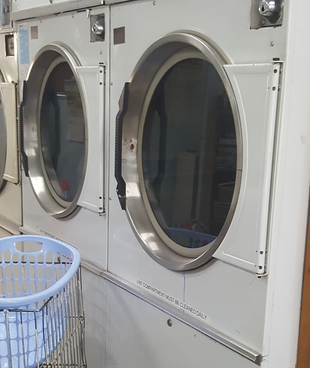 St Marys Coin Laundry | 228 Queen St, St Marys NSW 2760, Australia | Phone: (02) 9623 4709