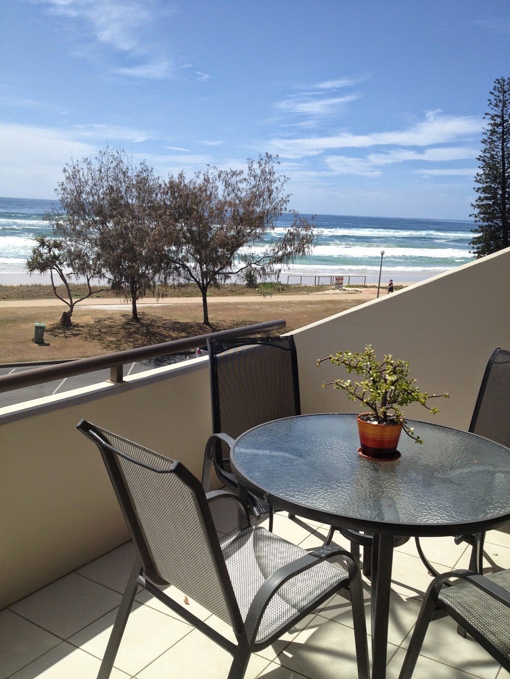 Sandrift Beachfront Apartments | Unit 102, 98-106 Marine Parade, Miami QLD 4220, Australia | Phone: (07) 5575 3677