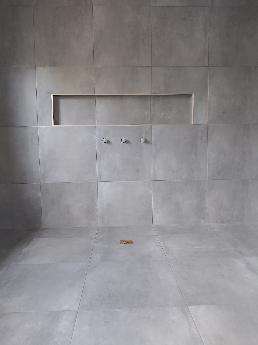 SAS Tiling | 300 Warburton Hwy, Wandin North VIC 3139, Australia | Phone: 0402 675 553