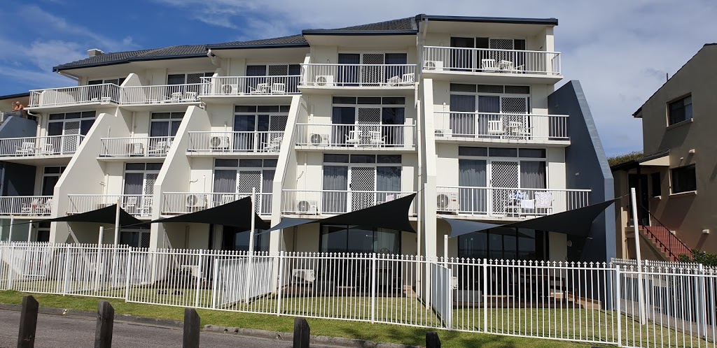 Ocean Front Motel at Blue Bay | lodging | 102 Ocean Parade, The Entrance NSW 2261, Australia | 0243325911 OR +61 2 4332 5911