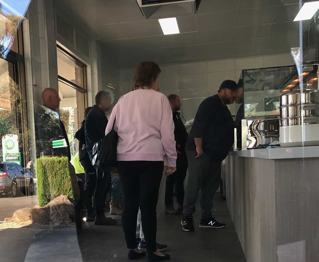 Strathfieldsaye fish and chips Takeaway | 25-33 Blucher St, Strathfieldsaye VIC 3551, Australia | Phone: (03) 5439 4334