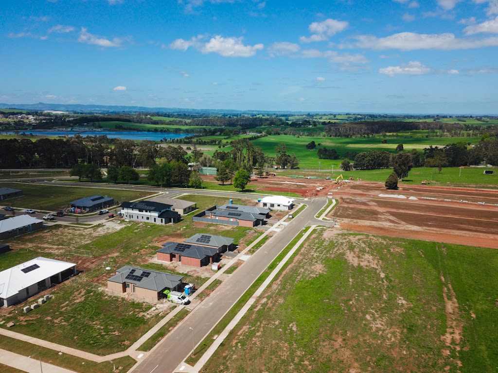 Drouin Fields Estate | 70 Gardner and Holman Rd, Drouin VIC 3818, Australia | Phone: 0466 990 241
