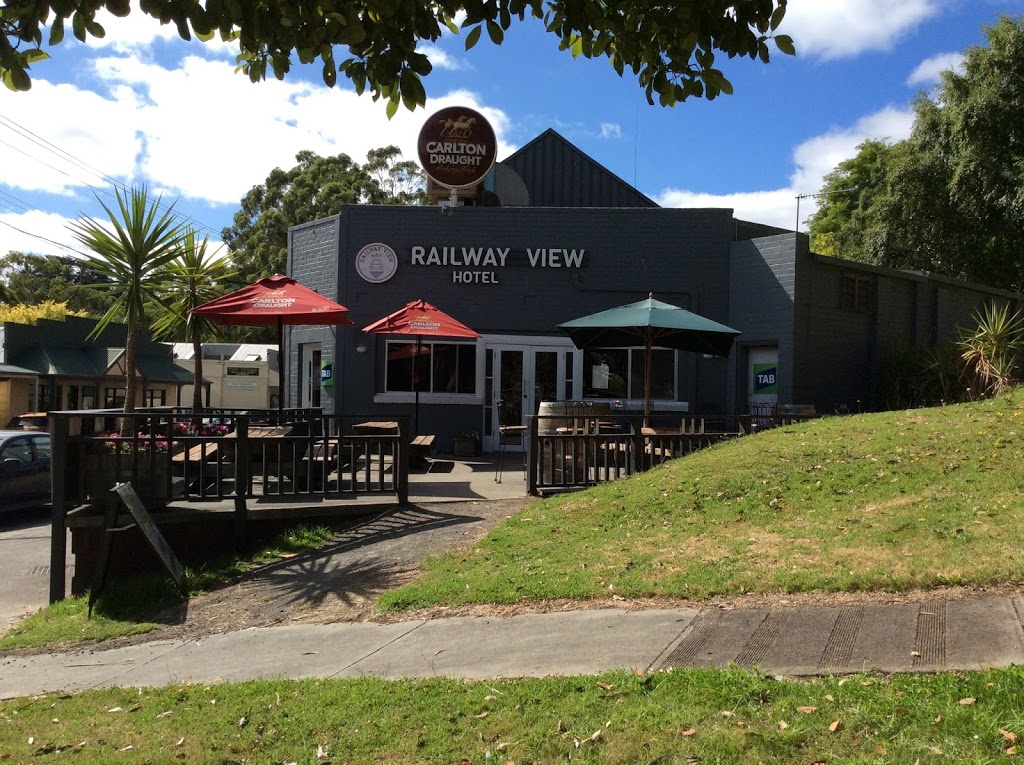 Railway View Hotel | 2 Timboon-Curdievale Rd, Timboon VIC 3268, Australia | Phone: (03) 5598 3873