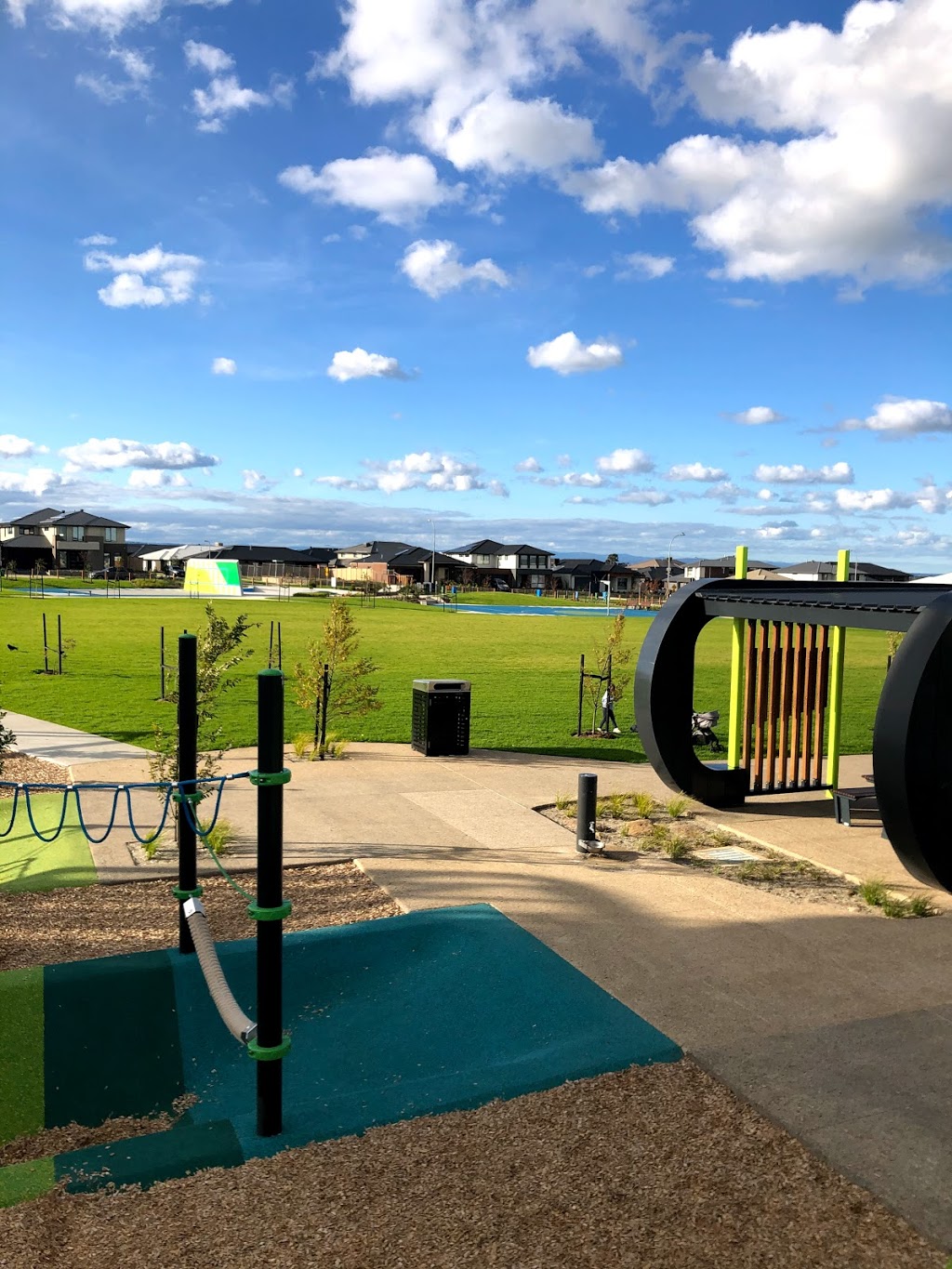 Oaks Park Playground Clyde North | gym | 6 Page Court, Clyde VIC 3978, Australia