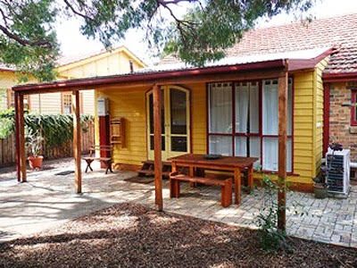 Gardenvale Cottages | 3A Lucy St, Gardenvale VIC 3185, Australia | Phone: (03) 9596 3498