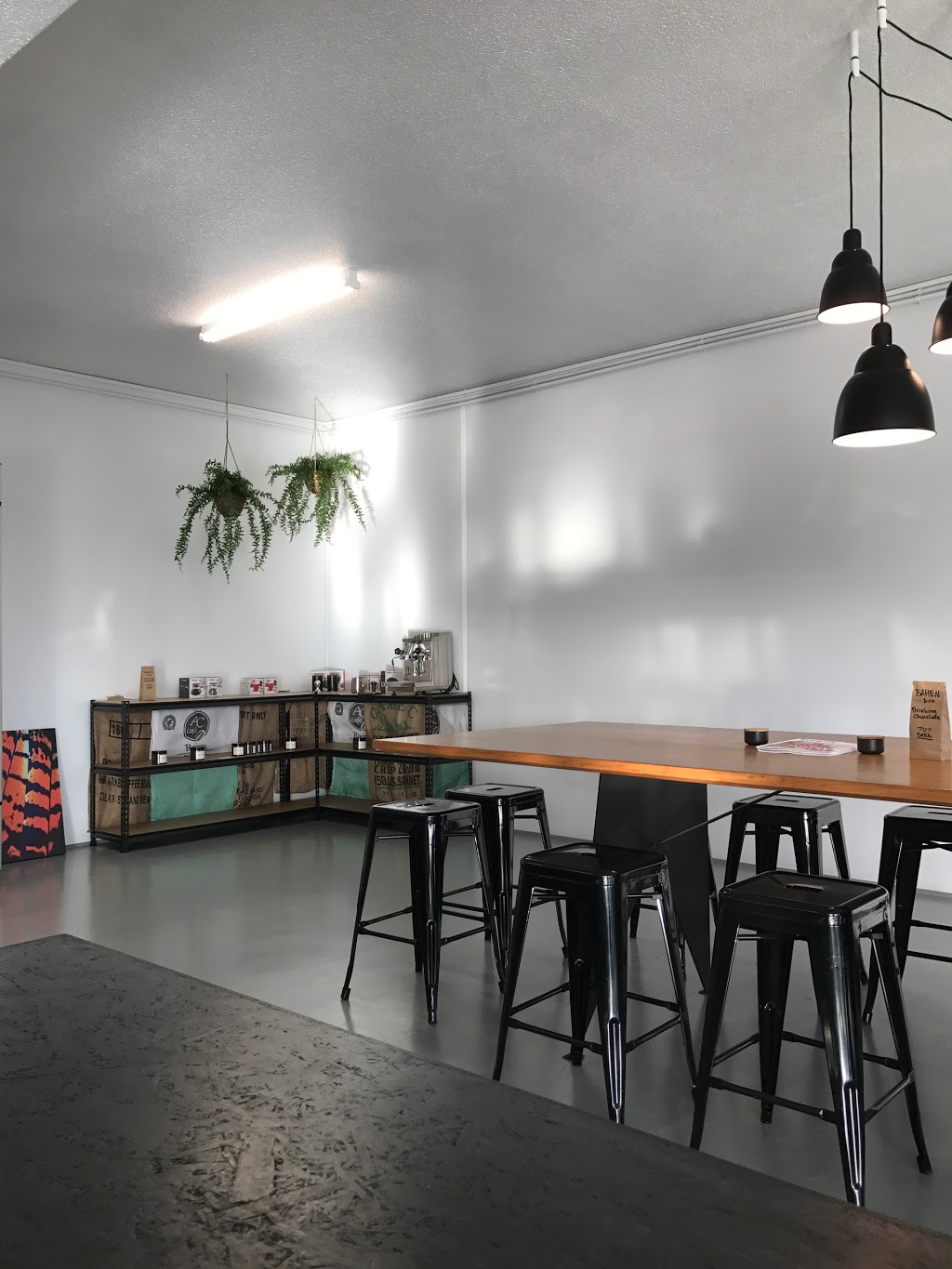 Blackbird Warehouse | cafe | 1/205 Newell St, Bungalow QLD 4870, Australia | 0742112911 OR +61 7 4211 2911