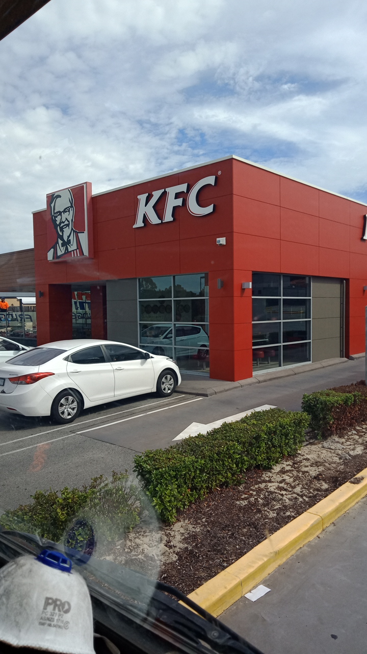 KFC Ellenbrook | meal takeaway | 11 Deloraine Way, Henley Brook WA 6055, Australia | 0892976382 OR +61 8 9297 6382