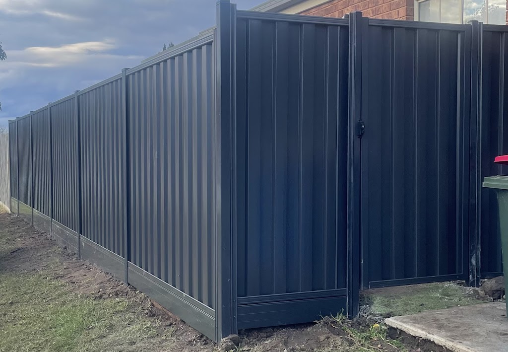 Earthbender Fencing Gippsland | 81-83 Moore St, Moe VIC 3825, Australia | Phone: 0413 858 080