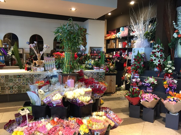 Bountiful Courtyard Florist | florist | Roxburgh Park Shopping Centre, near Degani, 31 Somerton Rd, Roxburgh Park VIC 3064, Australia | 0393039696 OR +61 3 9303 9696