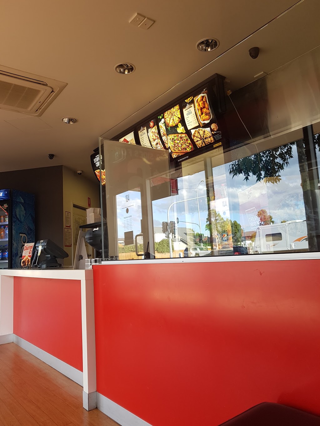 Pizza Hut Caroline Springs | meal delivery | Shop 13 North, Lake Shopping Centre, 106 Gourlay Rd, Melbourne VIC 3023, Australia | 131166 OR +61 131166