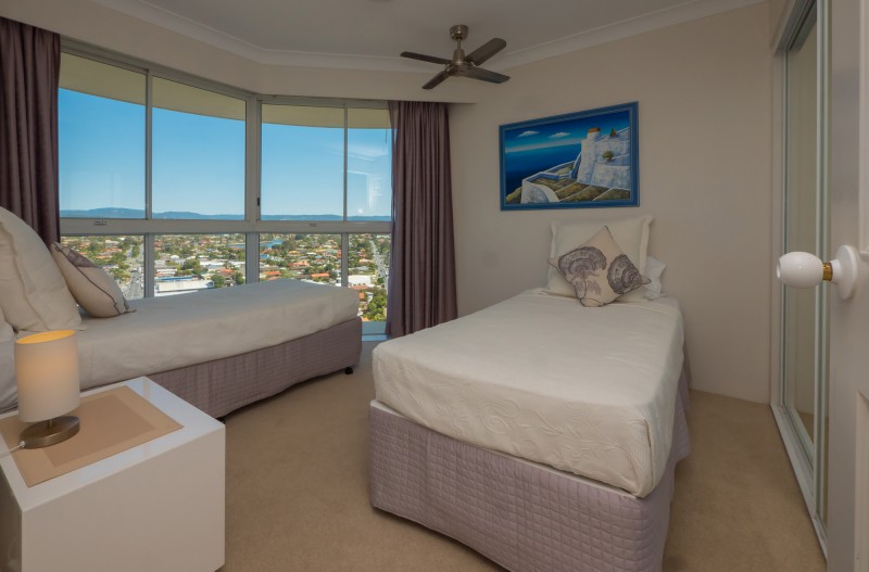 Burleigh Surf Apartments | 238 The Esplanade, Burleigh Heads QLD 4220, Australia | Phone: (07) 5535 8866