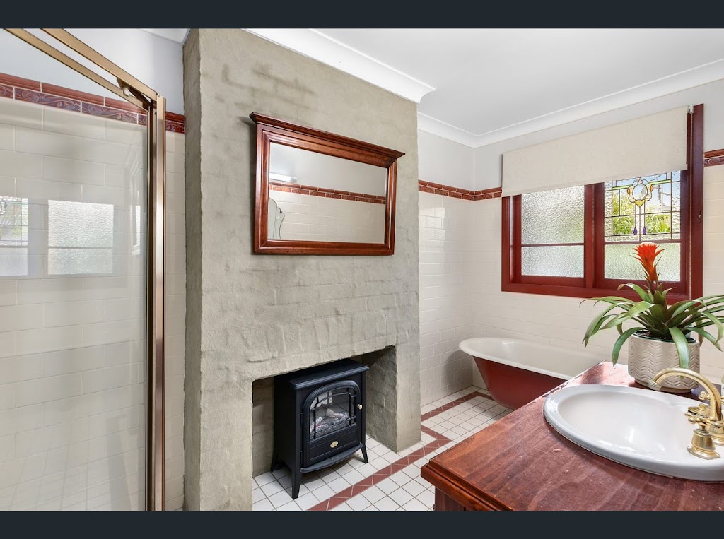 Kutumung House | 39 Taylor St, Woy Woy Bay NSW 2256, Australia | Phone: 0404 008 956