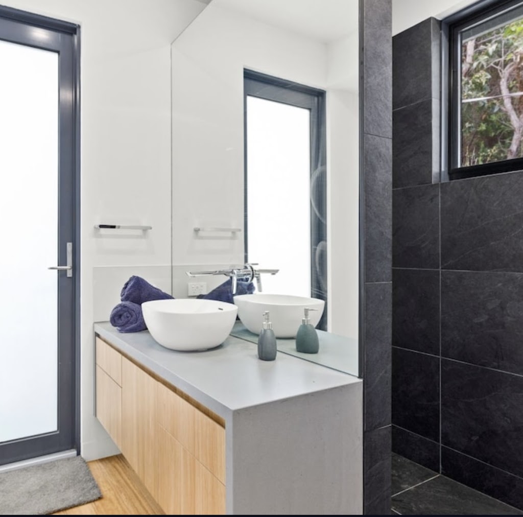 The Surf Spot Spectacular Eastern View Beach House | 635 Great Ocean Rd, Eastern View VIC 3231, Australia | Phone: (03) 5289 4233