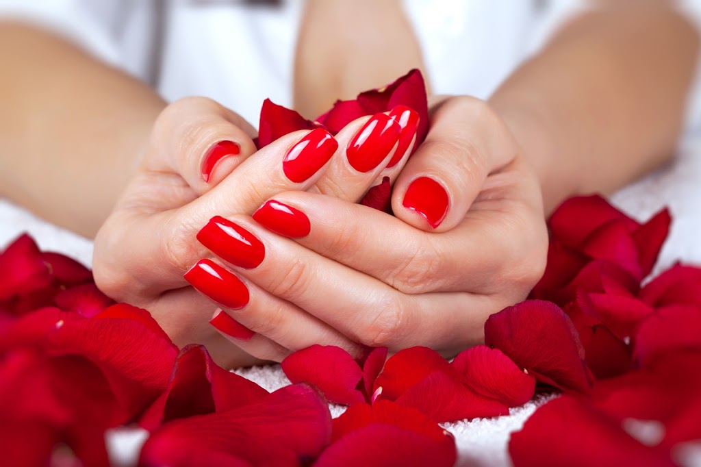 Revolution Massage, Beauty & Lashes Gold Coast | hair care | 53 Bundall Rd, Bundall QLD 4217, Australia | 0403087679 OR +61 403 087 679
