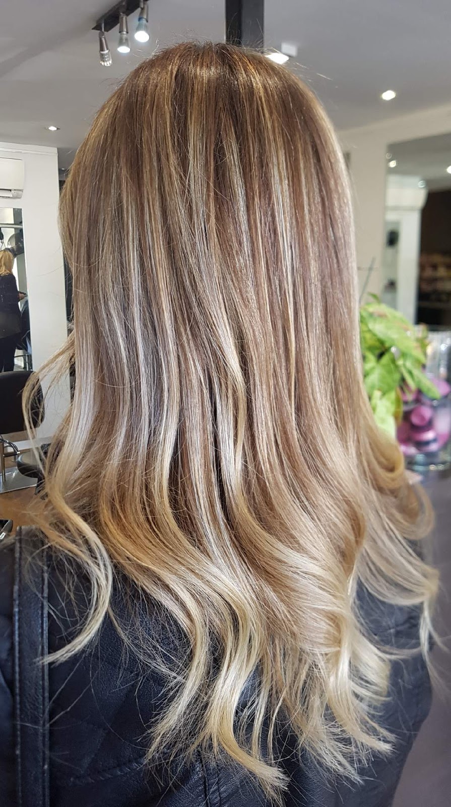 Hair Junkie | 80 Ocean View Dr, Wamberal NSW 2260, Australia | Phone: (02) 4384 3492