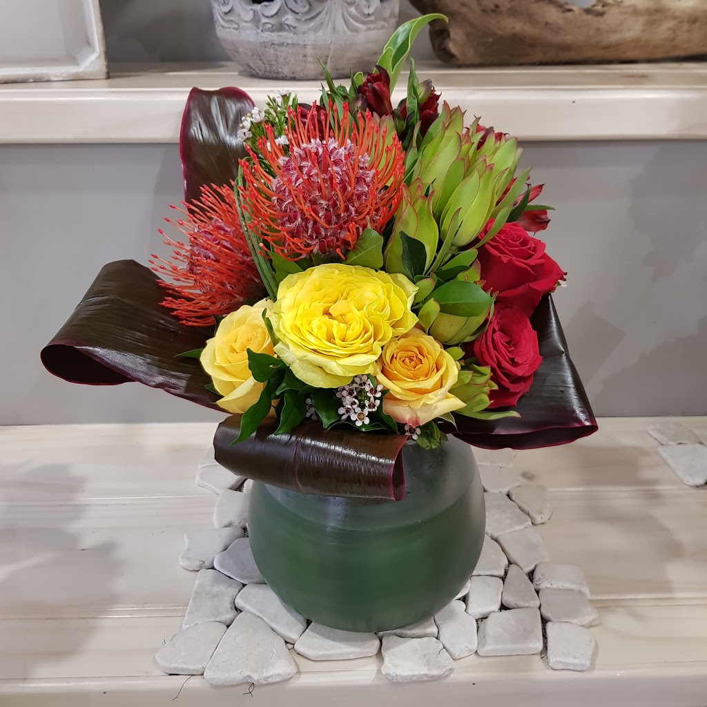 Flowers On Q | florist | Cnr Bermuda &, Markeri St, Mermaid Waters QLD 4218, Australia | 0755721322 OR +61 7 5572 1322