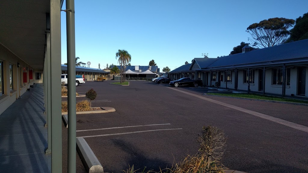 Sundowner Motel Hotel | lodging | Lincoln Hwy, Whyalla Norrie SA 5608, Australia | 0886457688 OR +61 8 8645 7688