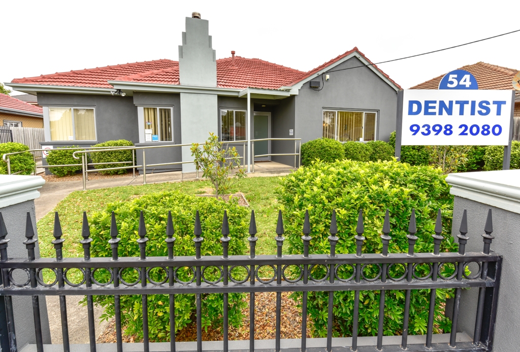 Seaholme Dental Surgery: Dentist Altona | dentist | 54 Millers Rd, Seaholme VIC 3018, Australia | 0393982080 OR +61 3 9398 2080