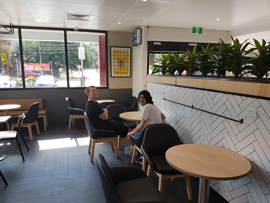 McDonalds Mooroolbark | 18 Manchester Rd, Mooroolbark VIC 3138, Australia | Phone: (03) 9294 4640