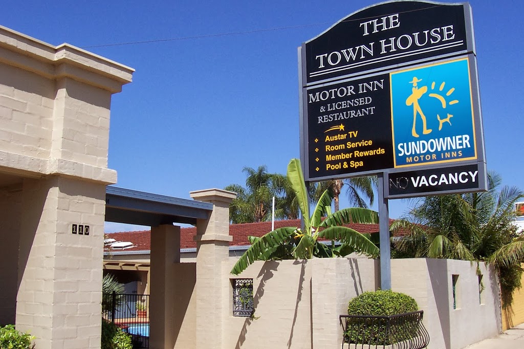 The Town House Motor Inn & Restaurant | 110 Marshall St, Goondiwindi QLD 4390, Australia | Phone: (07) 4671 1855