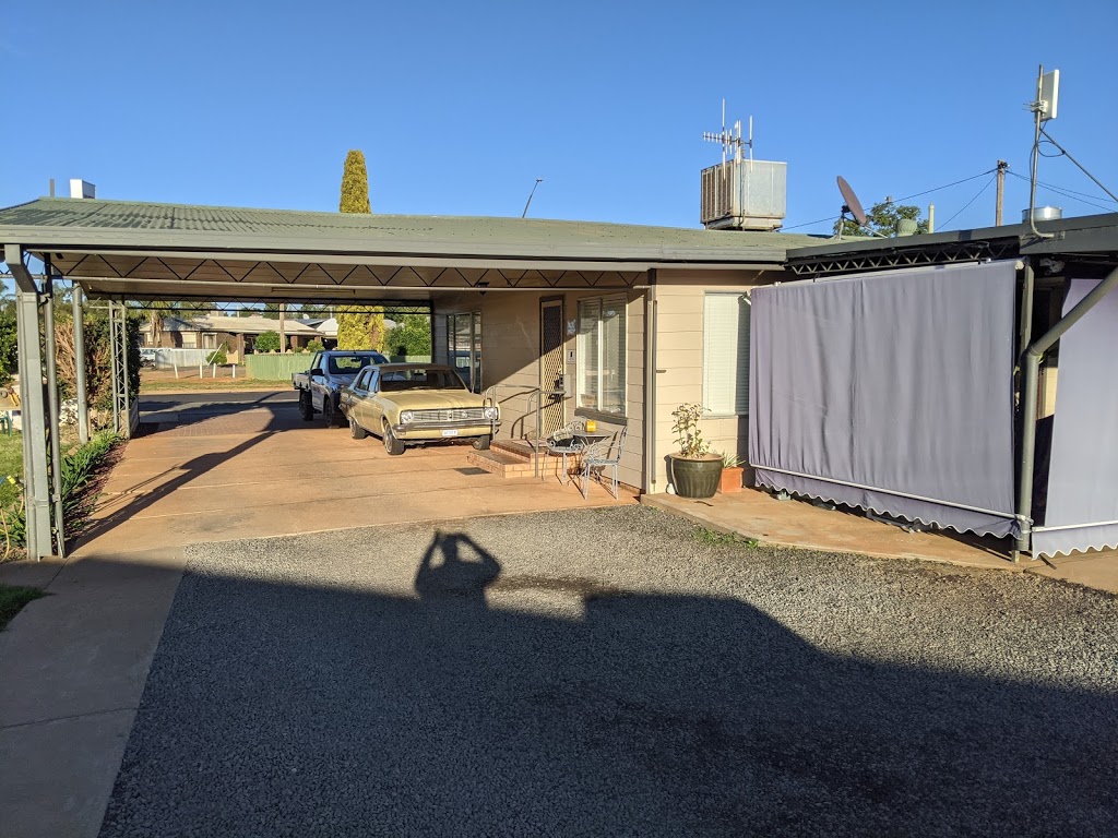 Cobar Crossroads Motel | lodging | 21 Louth Rd, Cobar NSW 2835, Australia | 0268362711 OR +61 2 6836 2711