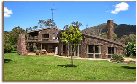 Greenstone Farm | lodging | 325 Howqua River Rd, Howqua VIC 3723, Australia | 0357773340 OR +61 3 5777 3340