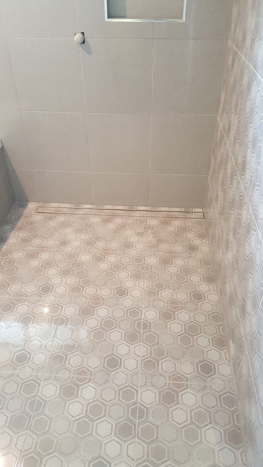 A.Grimshaw Floor and Wall tiling | 42 Rosewood Cct, Yarrabilba QLD 4027, Australia | Phone: 0413 781 553