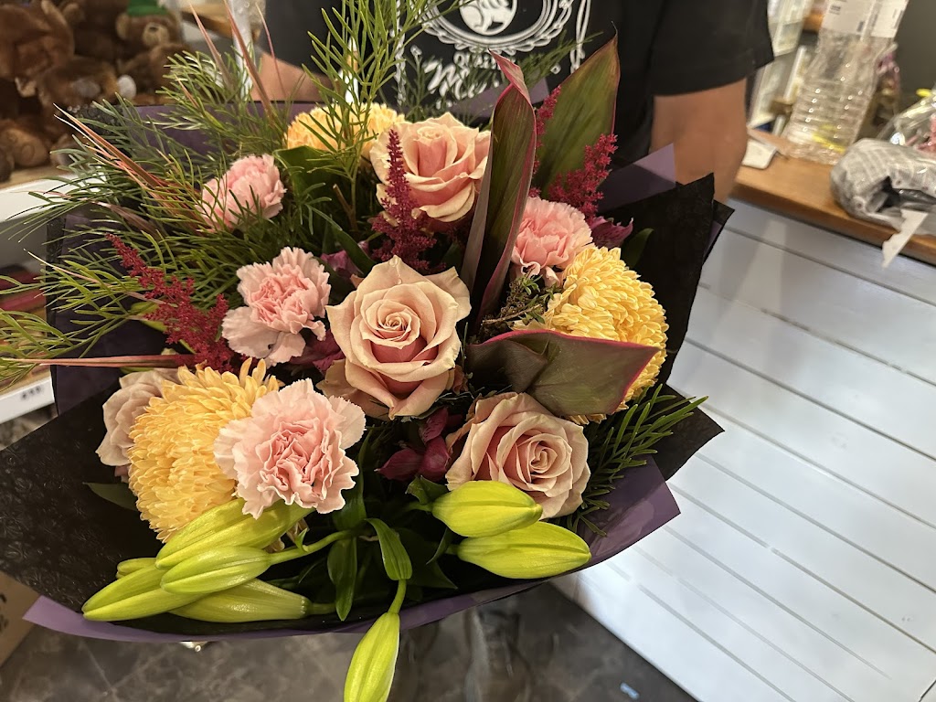 Florist gump flowers | 13 Prince St, Rosedale VIC 3847, Australia | Phone: 0402 138 639