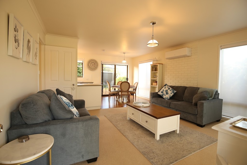 Bridgecroft Cottage - Cosy 2 bedroom cottage | Front Unit, Unit 1/7 Charles St, Richmond TAS 7025, Australia | Phone: 0439 481 293