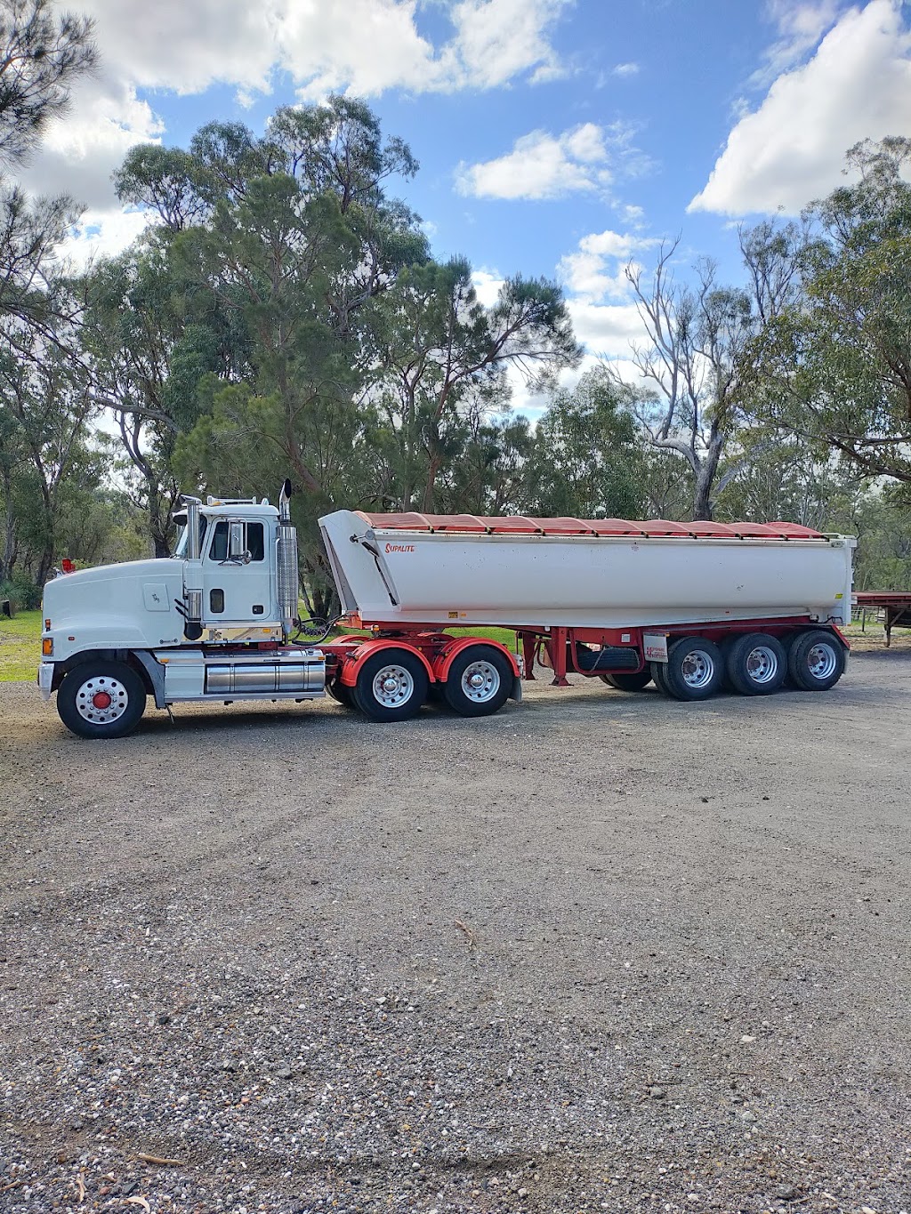 R & J Sleep Transport Pty Ltd |  | 62 Bushwood Follow, Two Rocks WA 6037, Australia | 0413501954 OR +61 413 501 954