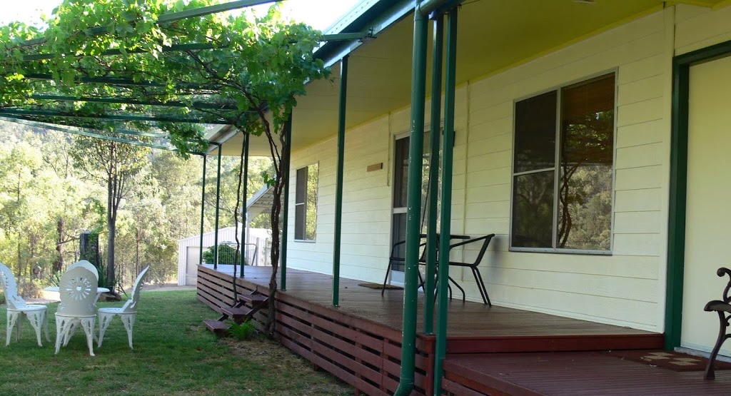 Whispering Pines Bush Retreat | 1034 Lowes Creek Rd, Quipolly NSW 2343, Australia | Phone: 0427 669 510