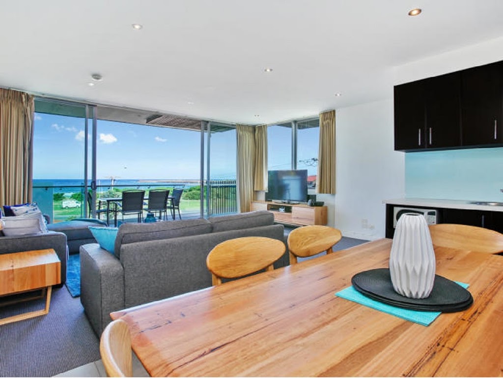 The Dolphin Apartments | lodging | 2 Thomson St, Apollo Bay VIC 3233, Australia | 0352372000 OR +61 3 5237 2000