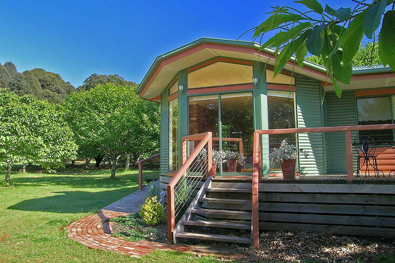 Chestnut Glade Accommodation Narbethong Yarra Valley | 20 Manby Rd, Narbethong VIC 3778, Australia | Phone: (03) 5963 7103