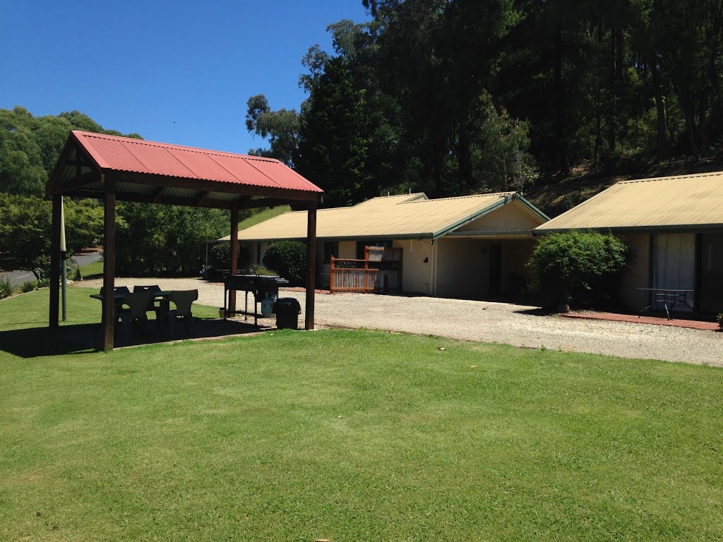 Snowview Holiday Units | lodging | 106 Simmonds Creek Rd, Tawonga South VIC 3698, Australia | 0417295325 OR +61 417 295 325
