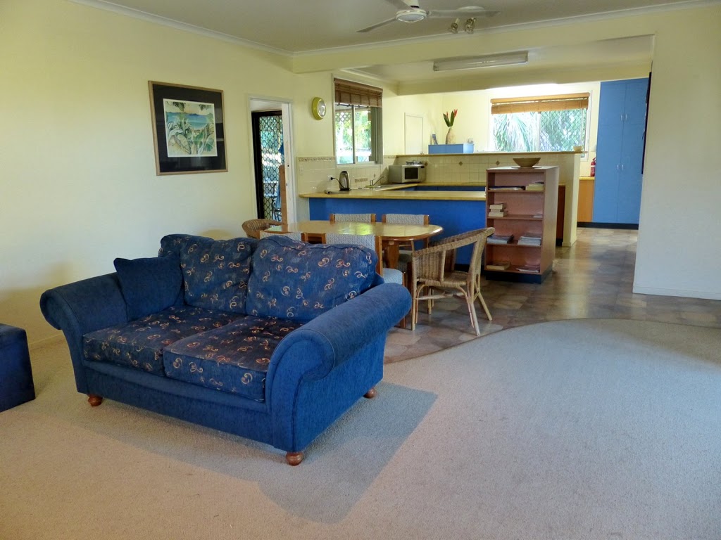 Leeway Beach House | 8 Downie Ave, Bucasia QLD 4750, Australia | Phone: 0448 867 185